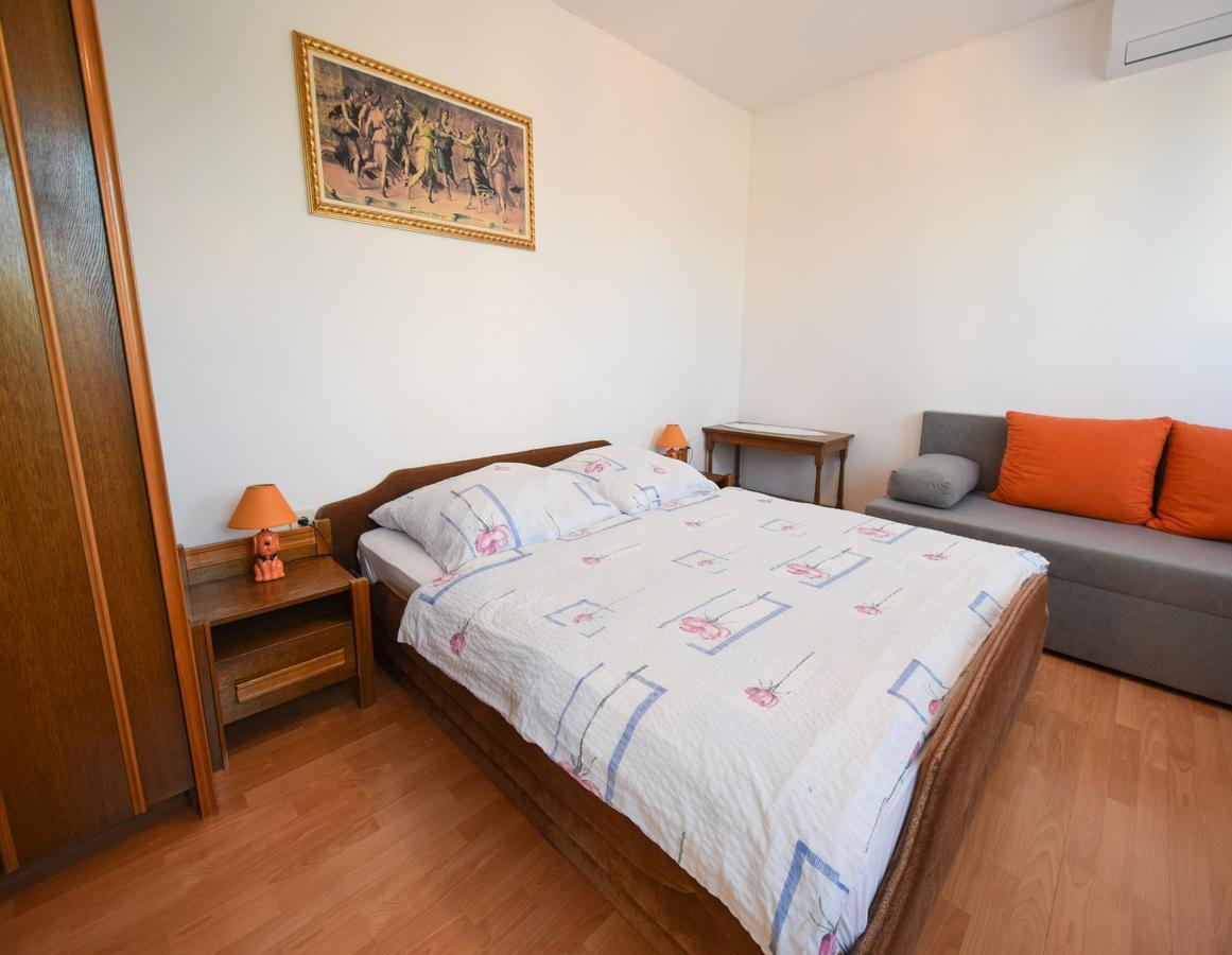 Apartment Toni Малинска Екстериор снимка