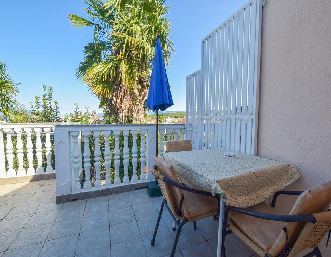 Apartment Toni Малинска Екстериор снимка