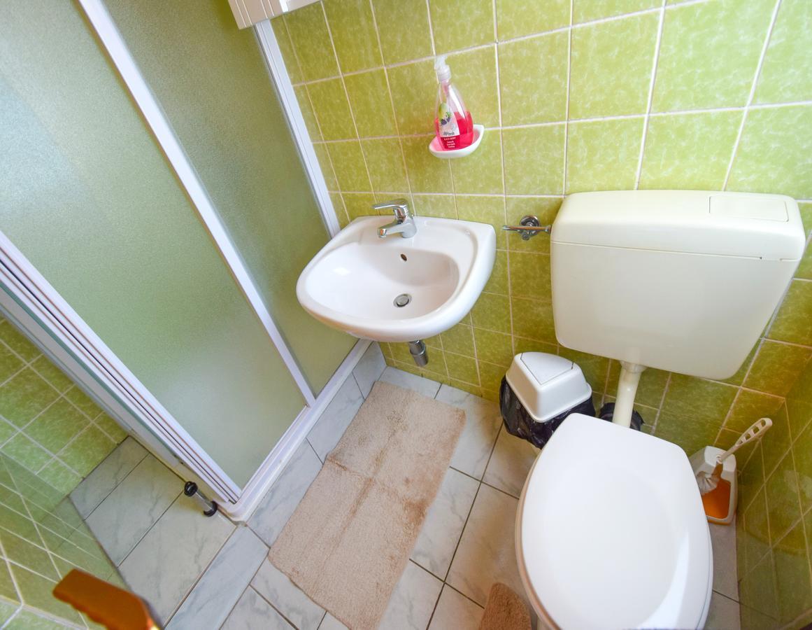 Apartment Toni Малинска Екстериор снимка