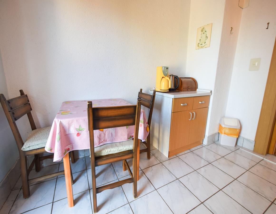 Apartment Toni Малинска Екстериор снимка