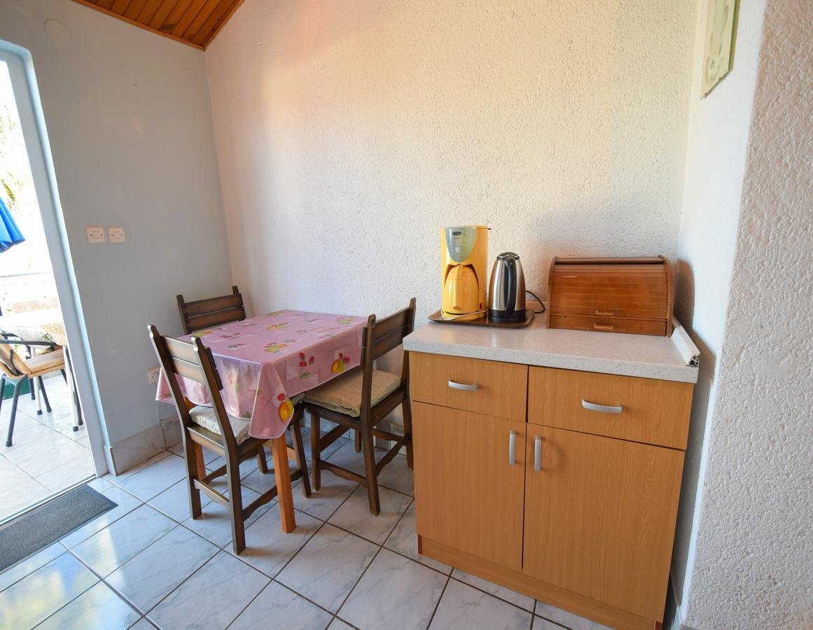 Apartment Toni Малинска Екстериор снимка