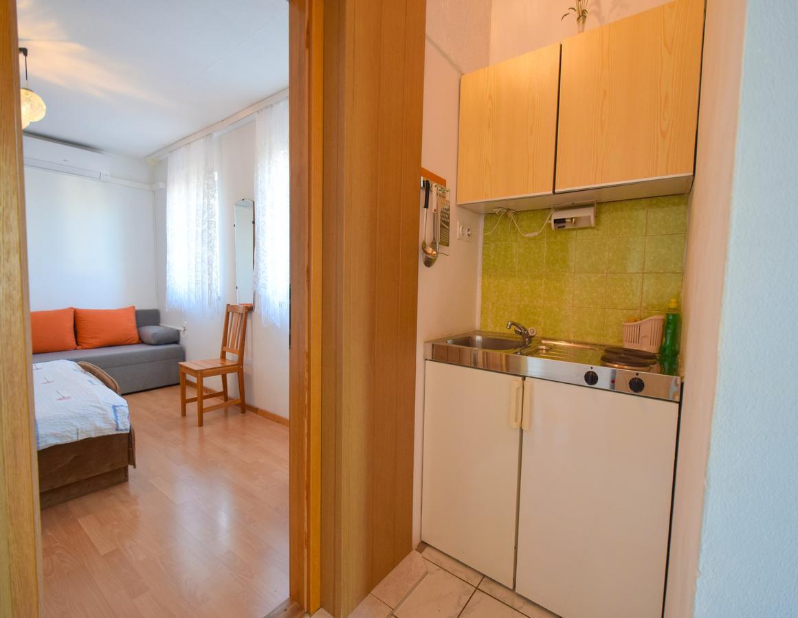 Apartment Toni Малинска Екстериор снимка